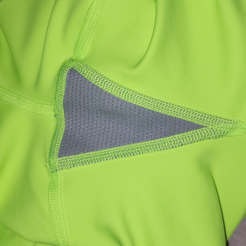 ATHLETA STAY FLY 9" HIGH RISE REFLECTIVE COMPRESSION SNAKESKIN SHORTS SIZE SMALL - Picture 10 of 11